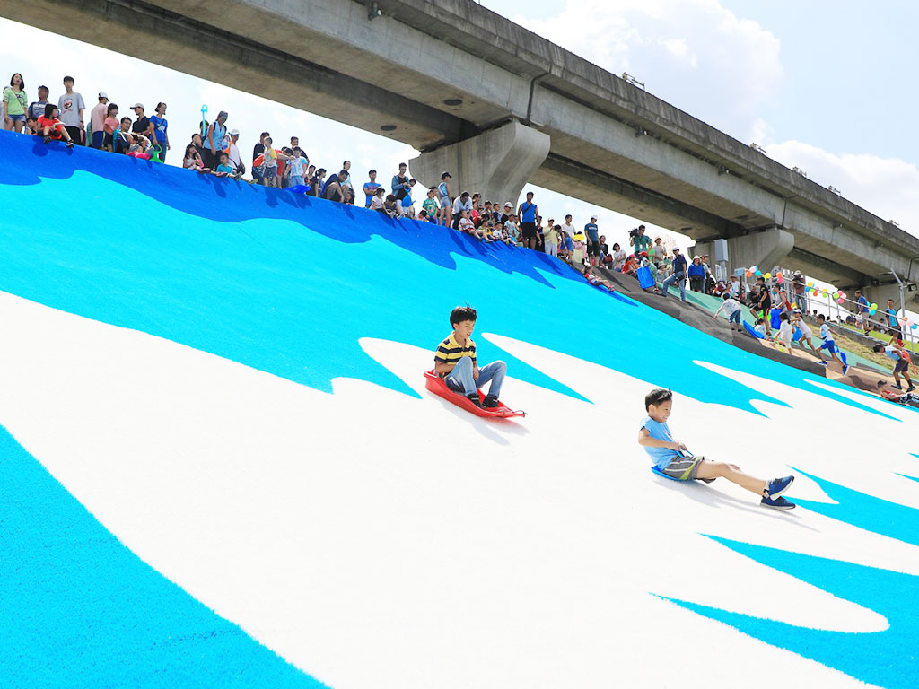 三重新北大都會公園瀑布滑草場現場照片