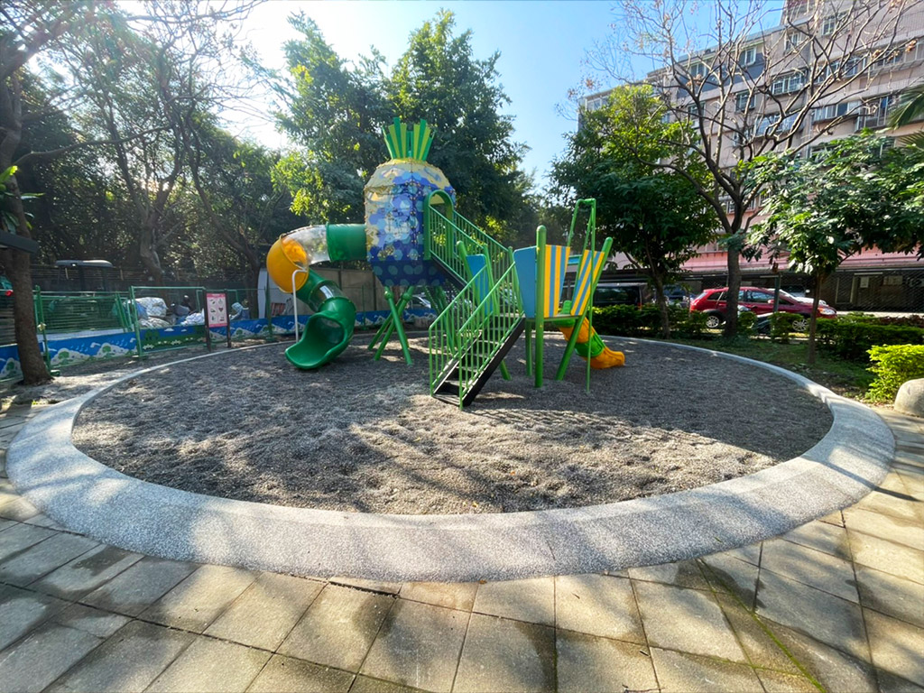 土城永豐社區公園遊戲場現場照片
