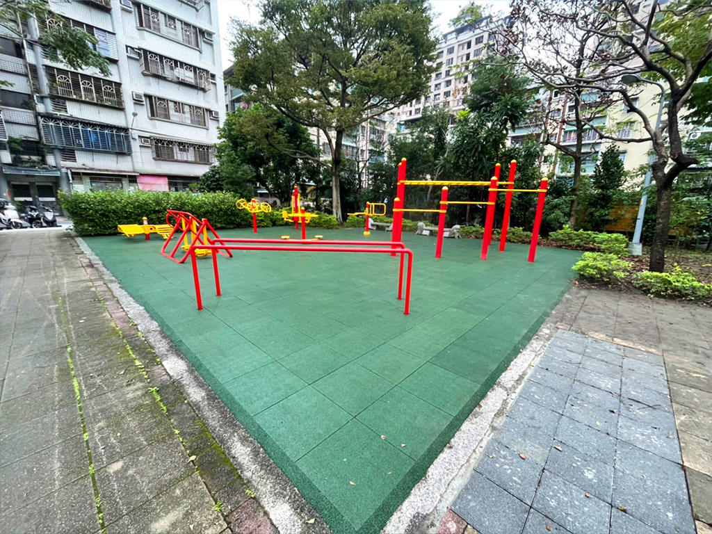 土城永豐社區公園遊戲場現場照片