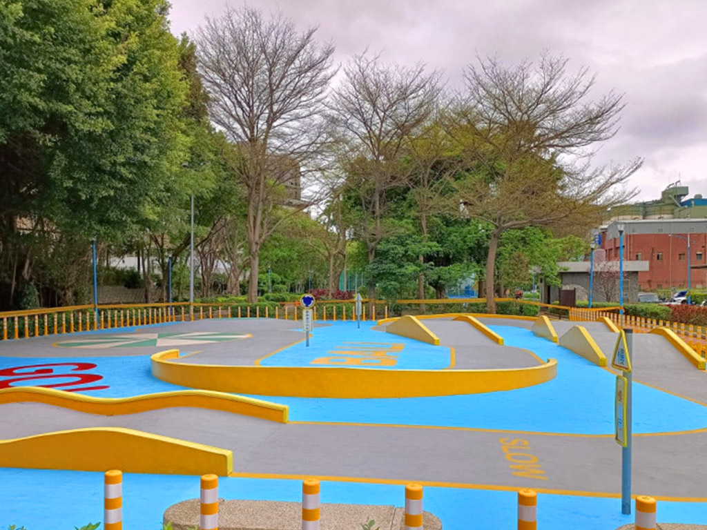 八里北河公園滑步車場地現場照片