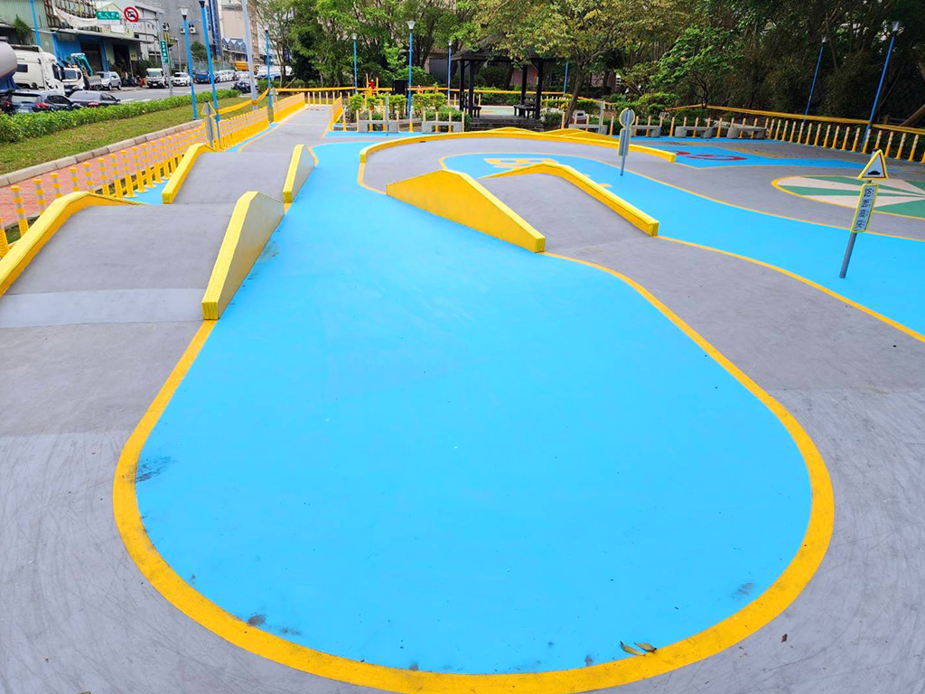 八里北河公園滑步車場地現場照片