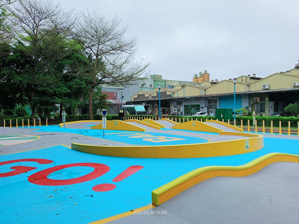 八里北河公園滑步車場地照片