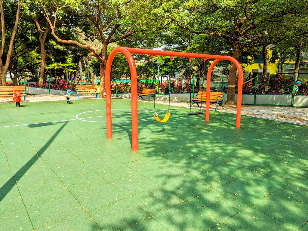 新莊新莊體育園區：田徑場側遊戲場現場照片