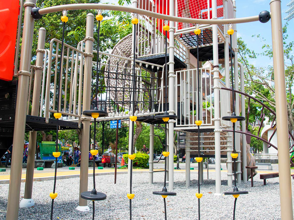 板橋第一運動場：海山路遊戲場現場照片