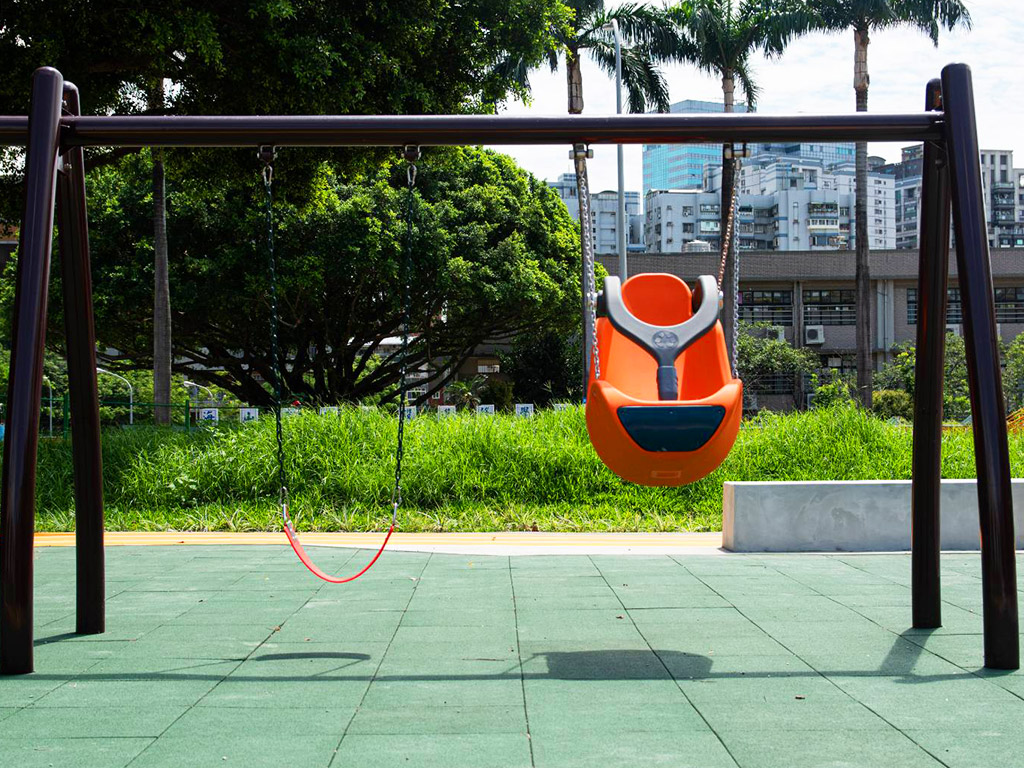 板橋第一運動場：海山路遊戲場現場照片