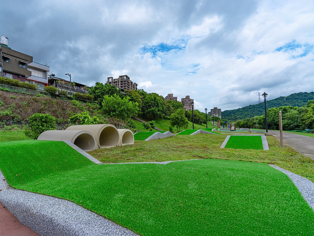 四腳亭兒童遊戲場現場照片