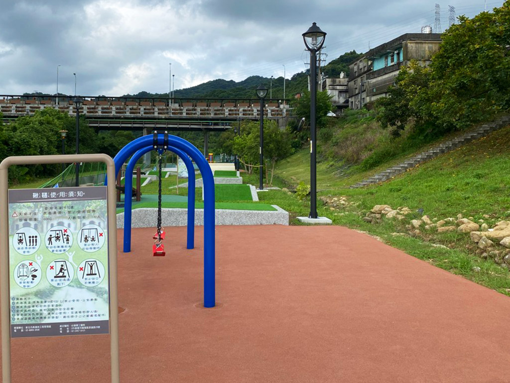 四腳亭兒童遊戲場現場照片