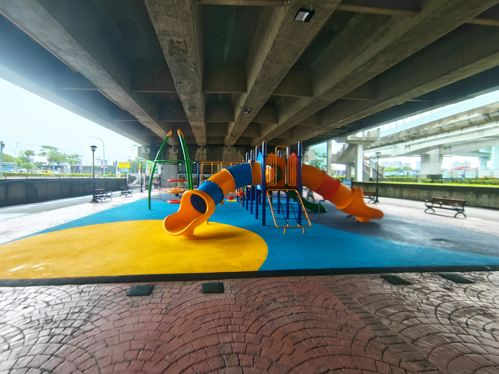 板橋大漢橋下遊戲場現場照片