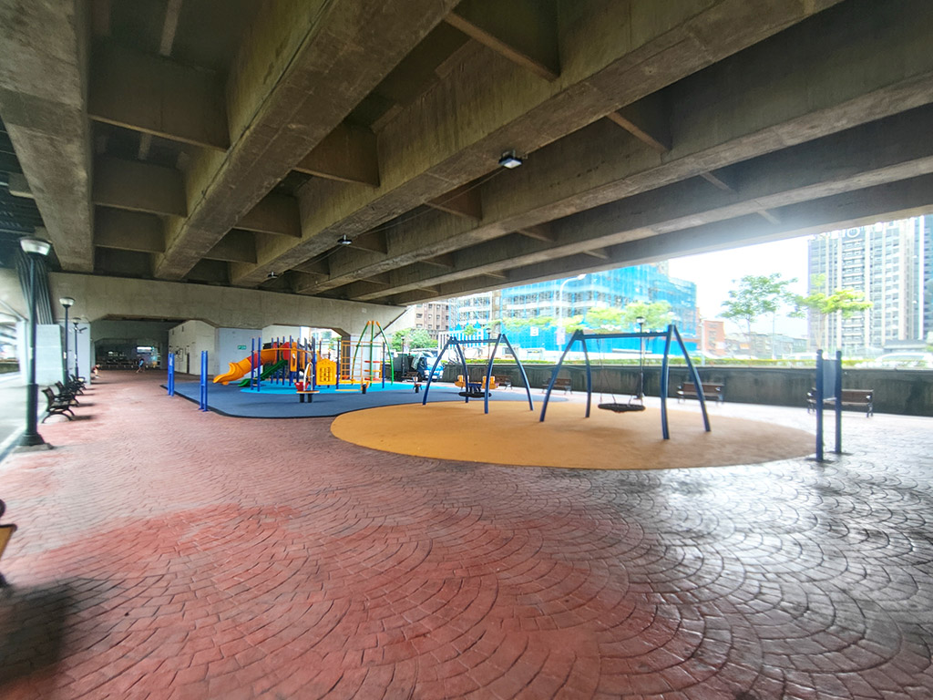 板橋大漢橋下遊戲場現場照片