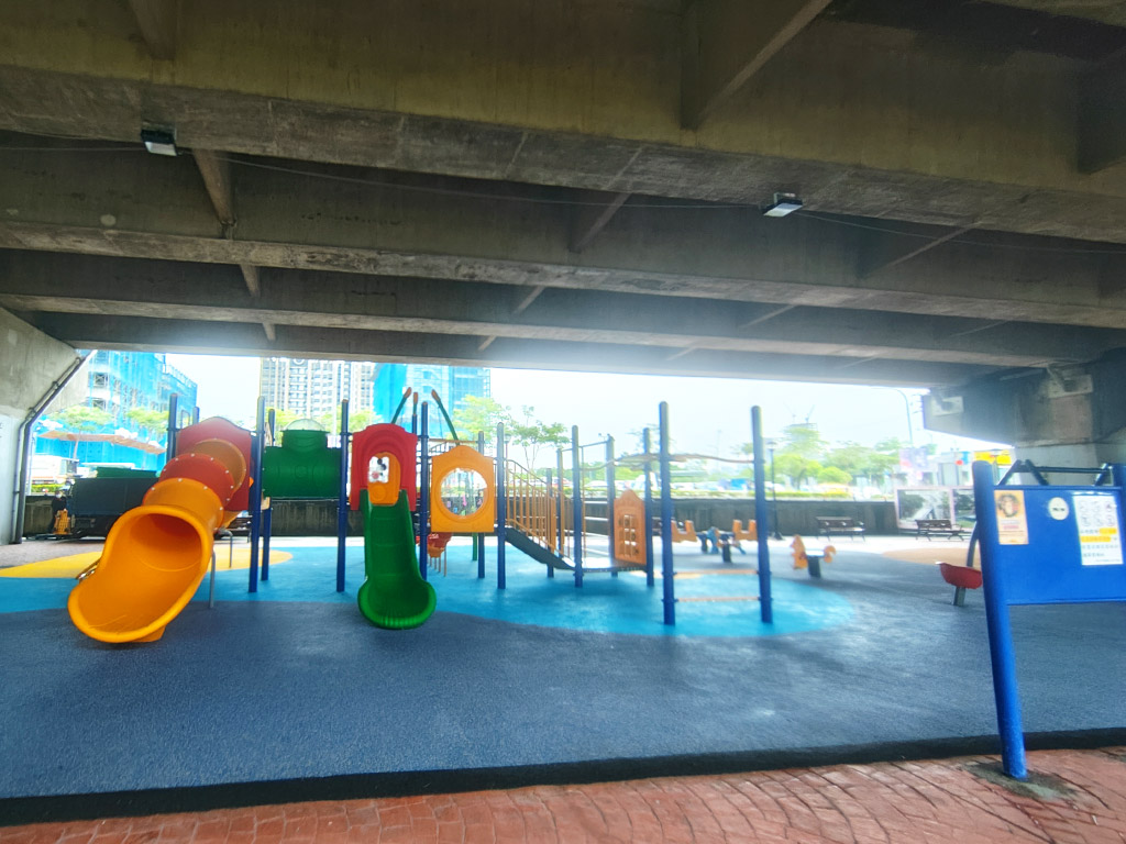 板橋大漢橋下遊戲場現場照片