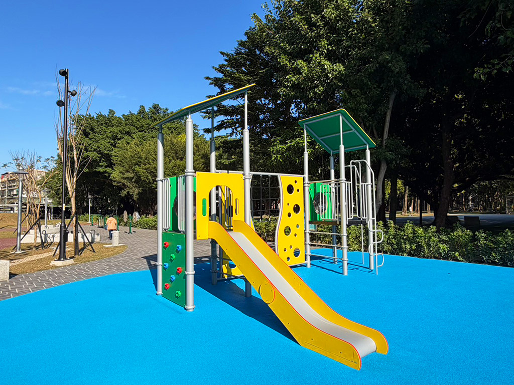 板橋國光公園遊戲場現場照片