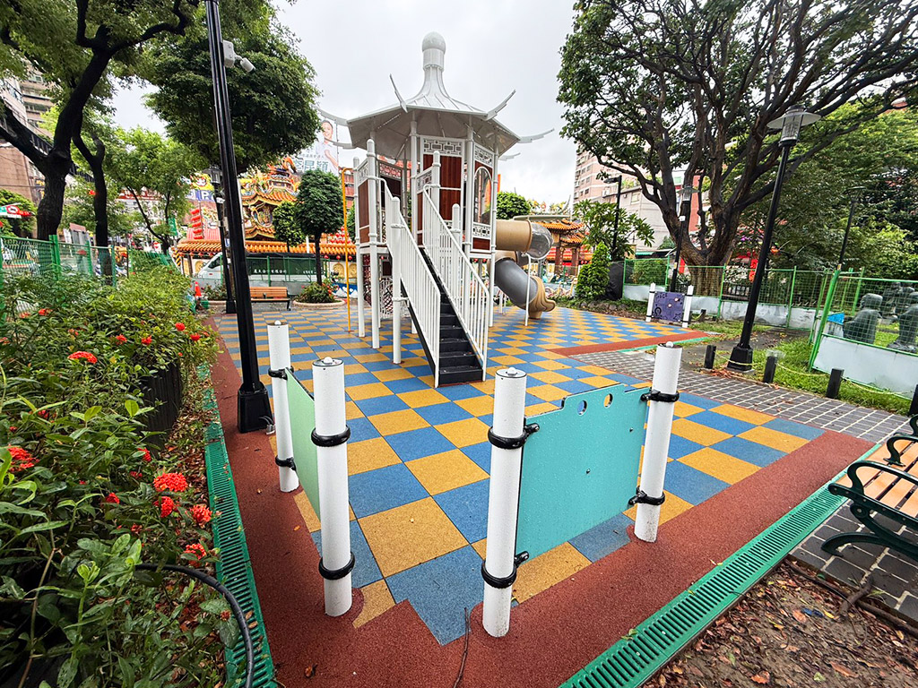 板橋柏壽公園遊戲場現場照片