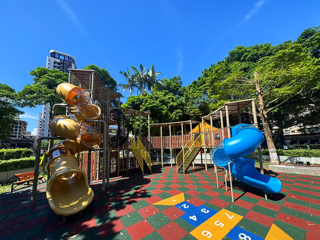 板橋仁愛公園遊戲場現場照片
