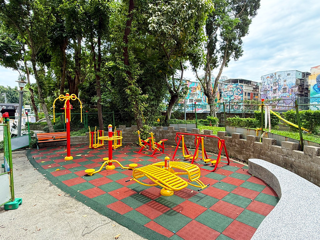 板橋仁愛公園遊戲場現場照片